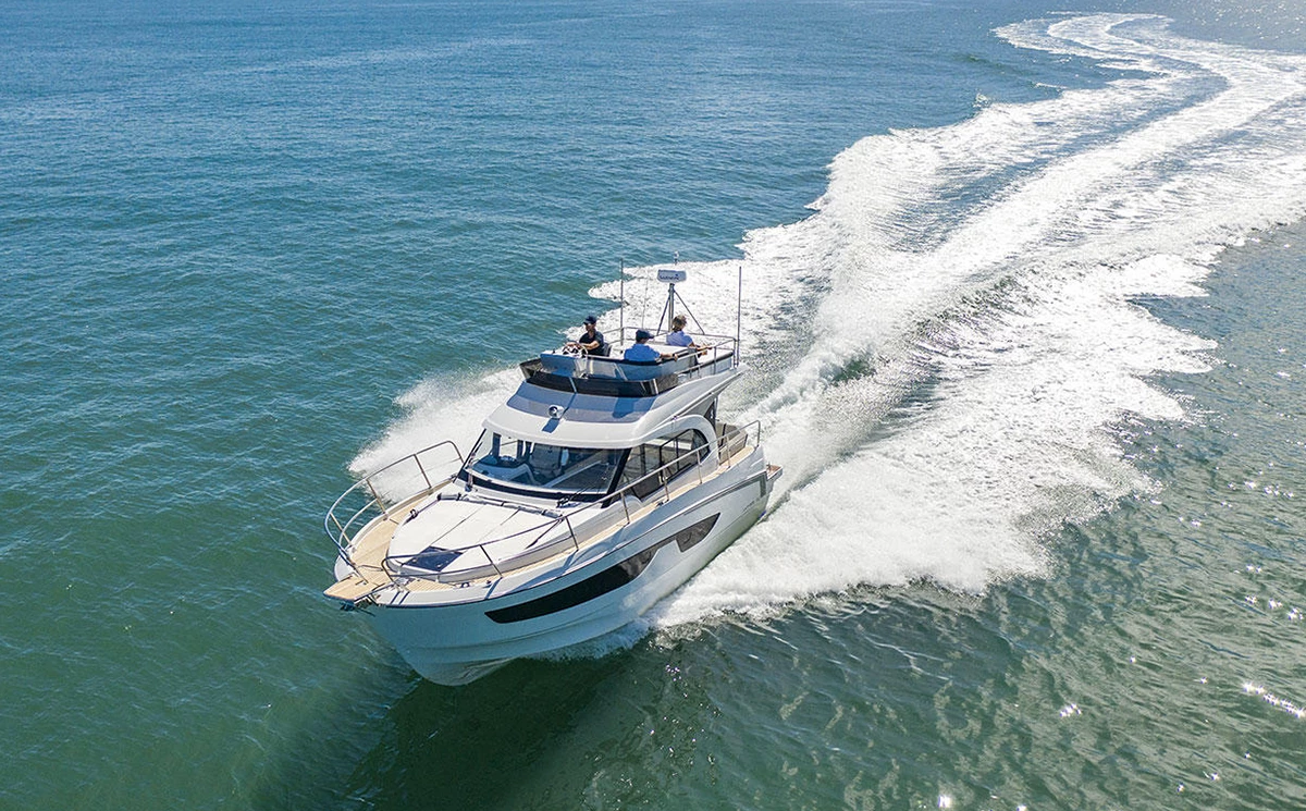 Beneteau Antares 11 Fly_02