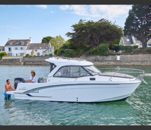 Beneteau Antares 7 Comfort Trim Level